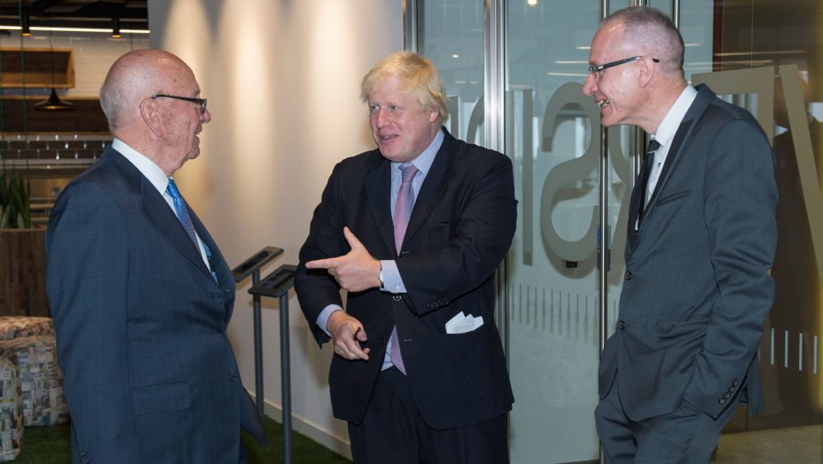 Image of Boris Johnson sucking up to Rupert Murdoch